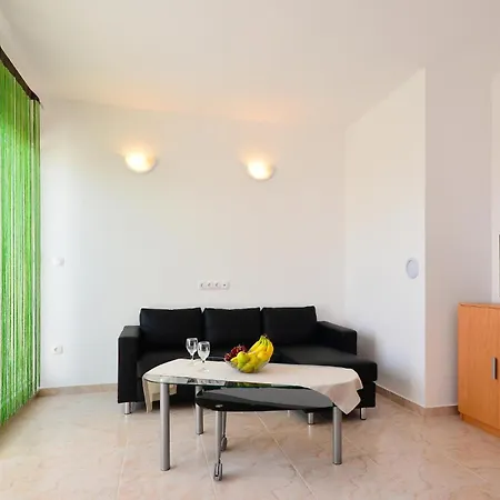 Апартаменты 2 Bedroom Lovely In Нин