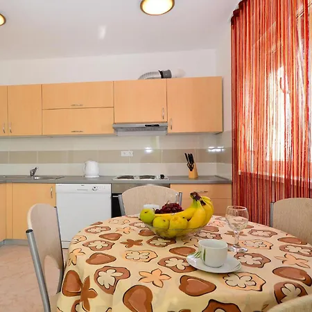 Апартаменты 2 Bedroom Lovely In Нин