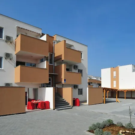 Апартаменты 2 Bedroom Lovely In *