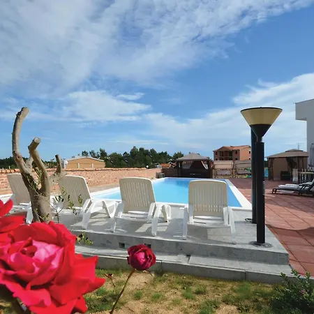 2 Bedroom Lovely In * Нин