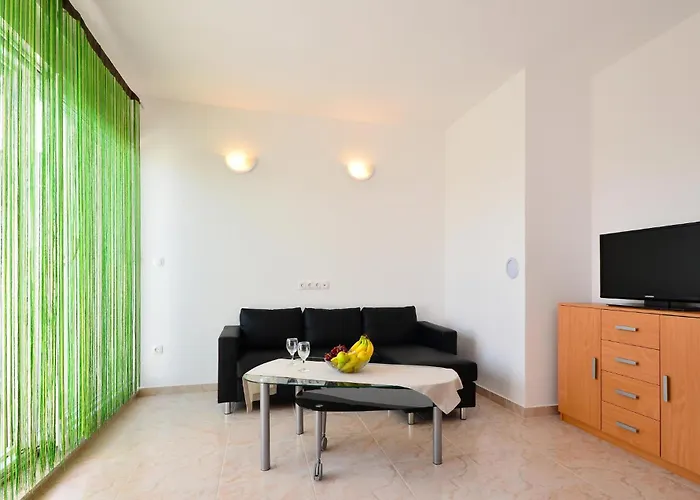 Апартаменты 2 Bedroom Lovely In Нин