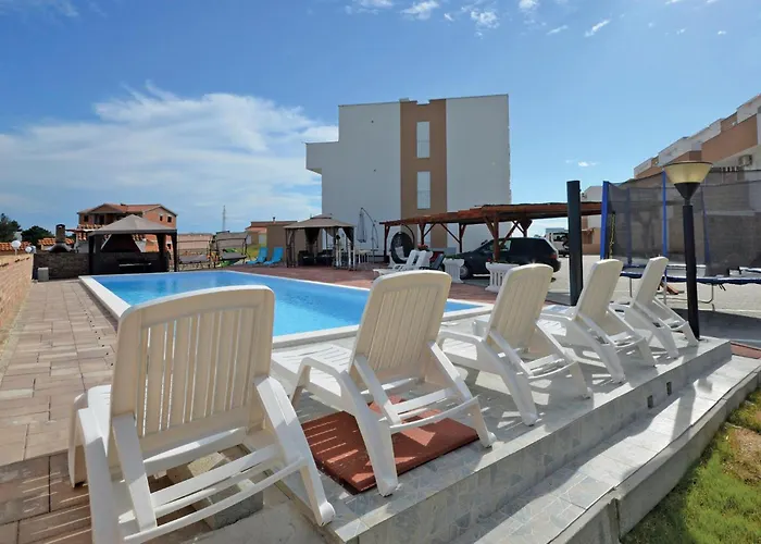 2 Bedroom Lovely In * Нин