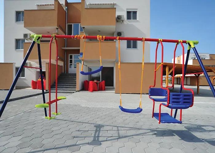 2 Bedroom Lovely In Апартаменты