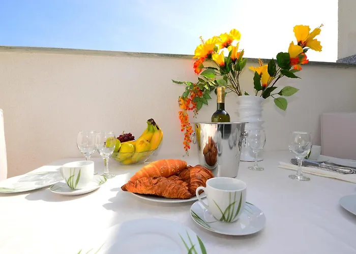 2 Bedroom Lovely In Апартаменты Нин