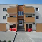 2 Bedroom Lovely In 닌