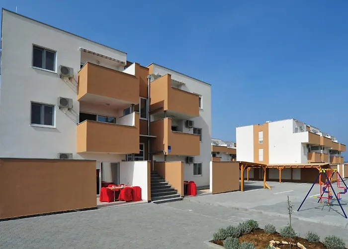 Apartman 2 Bedroom Lovely In *