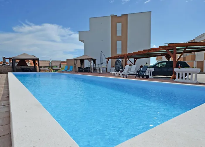 Apartman 2 Bedroom Lovely In *